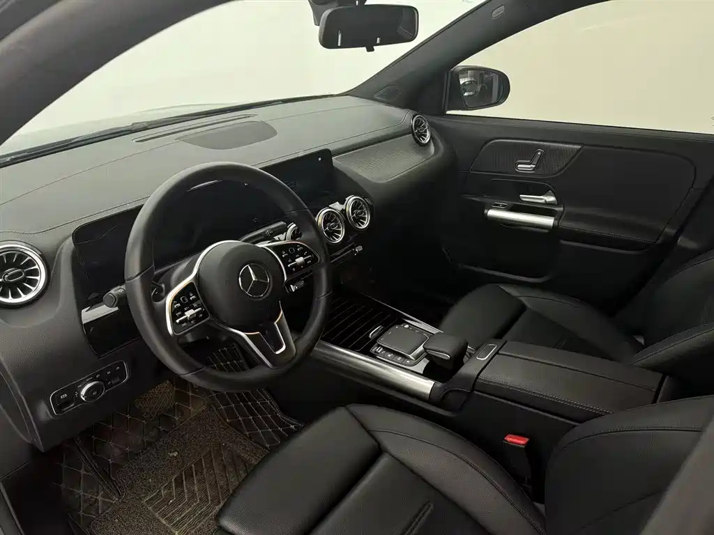 MERCEDES BENZ GLA 2021