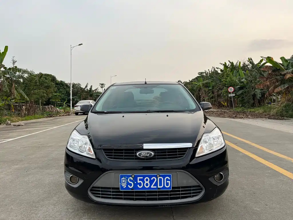 FORD FOCUS 2010