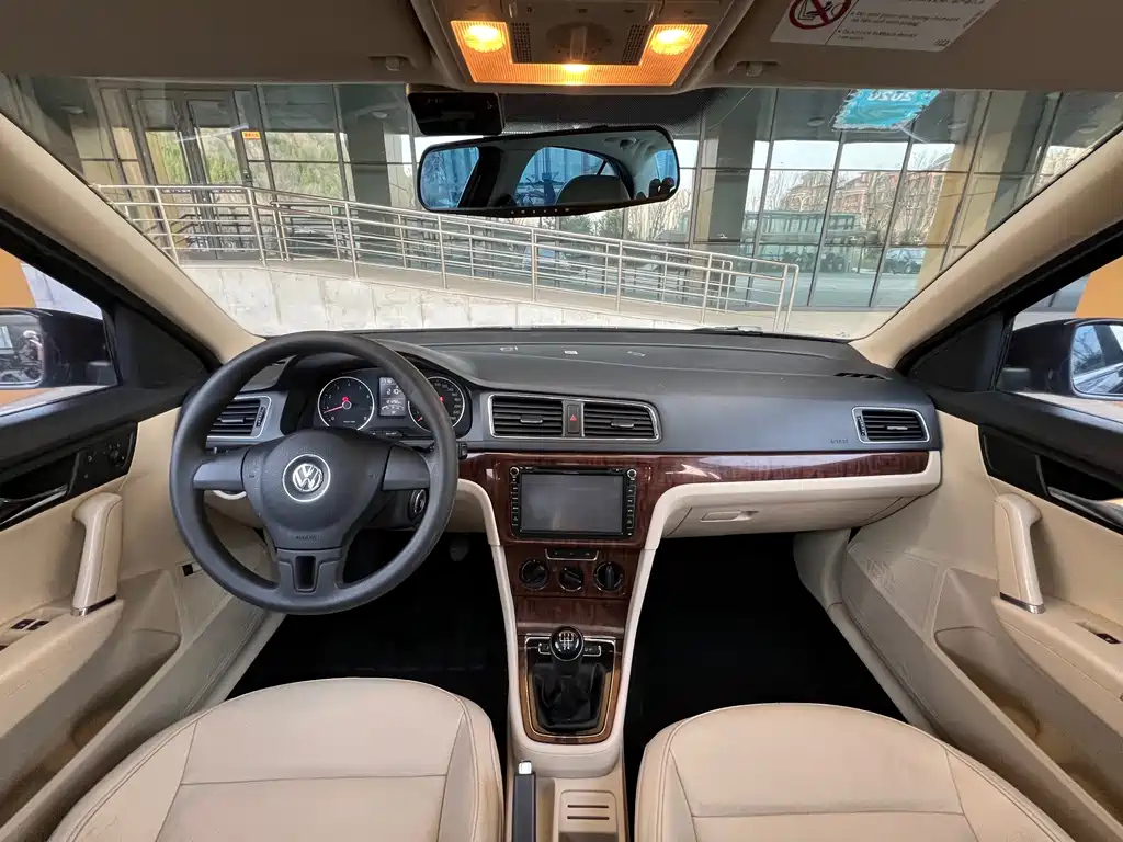 VOLKSWAGEN LAVIDA 2014