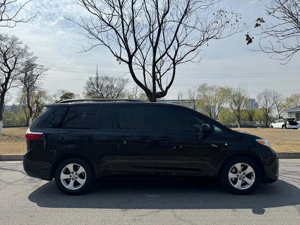 TOYOTA SIENNA 2017