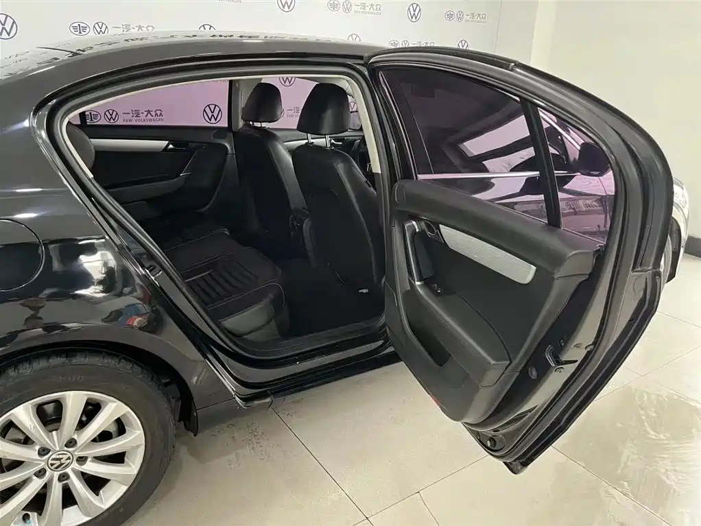 VOLKSWAGEN MAGOTAN 2014