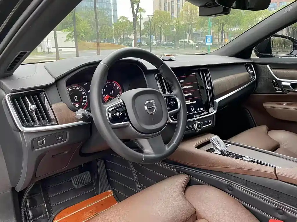 VOLVO S90 2024