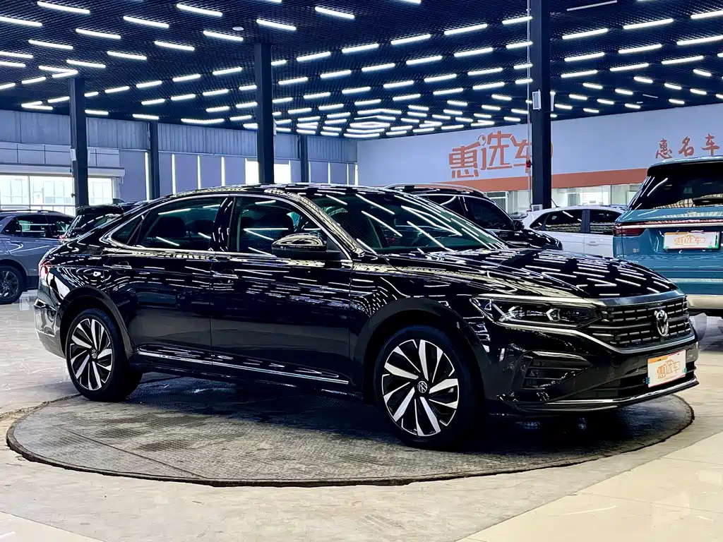 VOLKSWAGEN PASSAT 2022