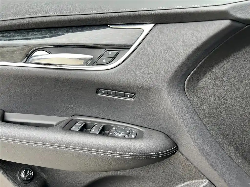CADILLAC XT5 2021