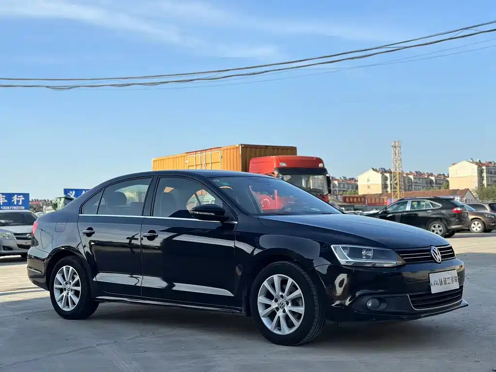 VOLKSWAGEN SAGITAR 2013