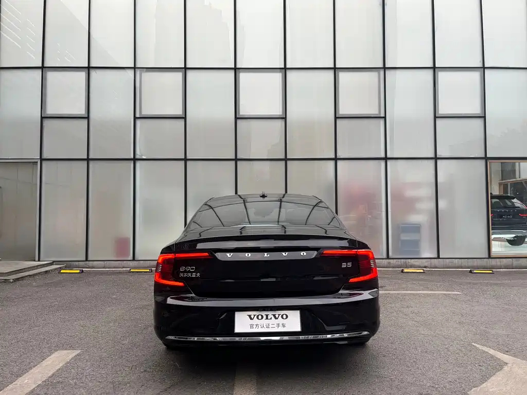 VOLVO S90 2021