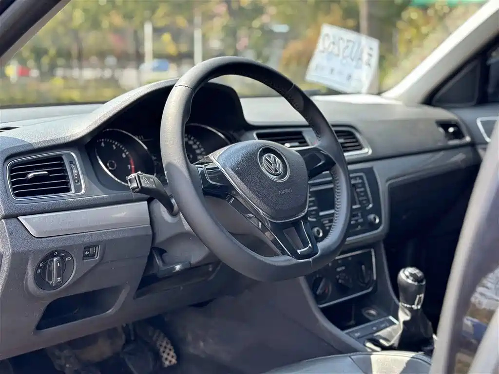 VOLKSWAGEN LAVIDA 2016