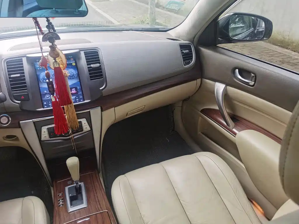 NISSAN TEANA 2010