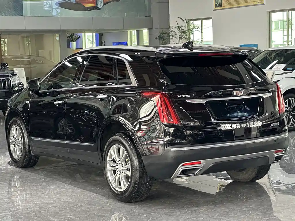 CADILLAC XT5 2021