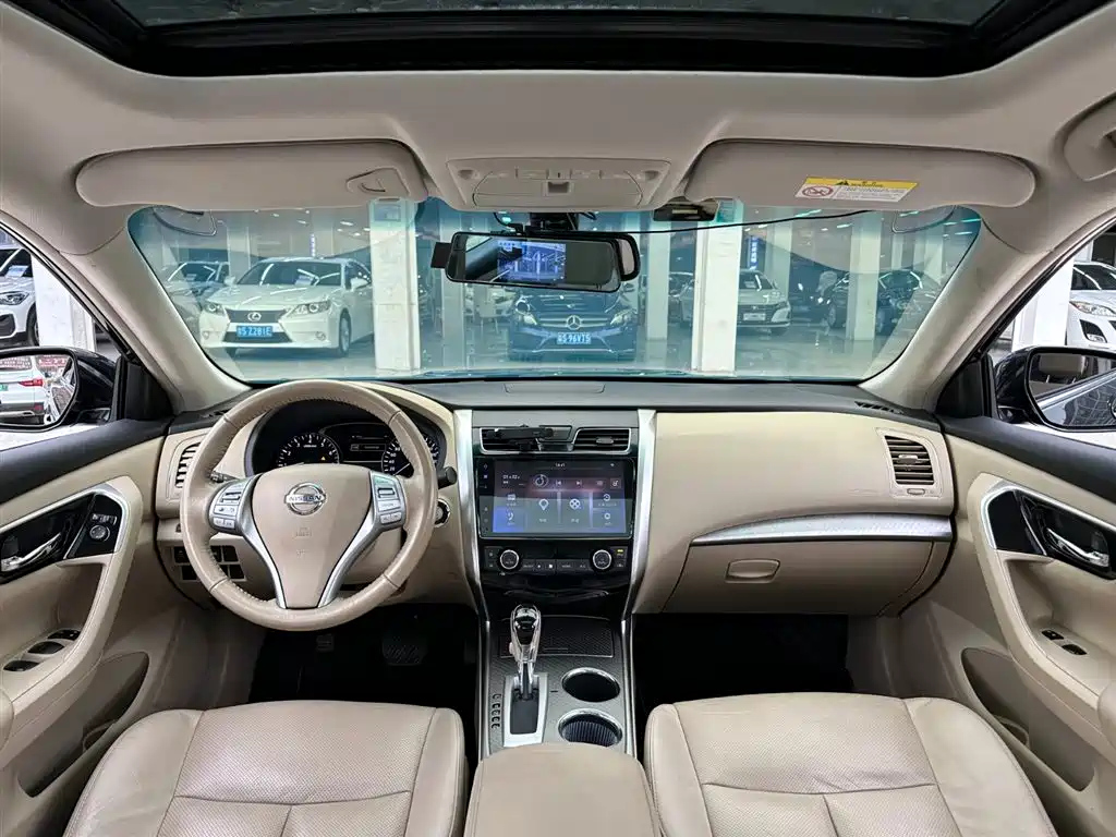 NISSAN TEANA 2019
