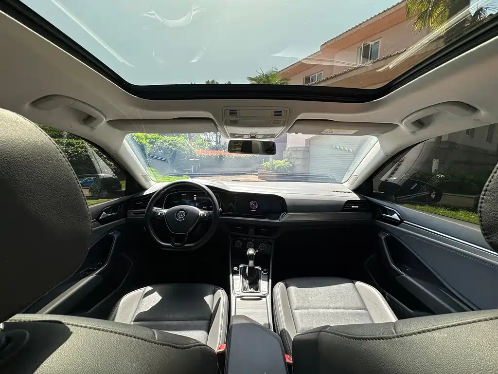 VOLKSWAGEN SAGITAR 2021