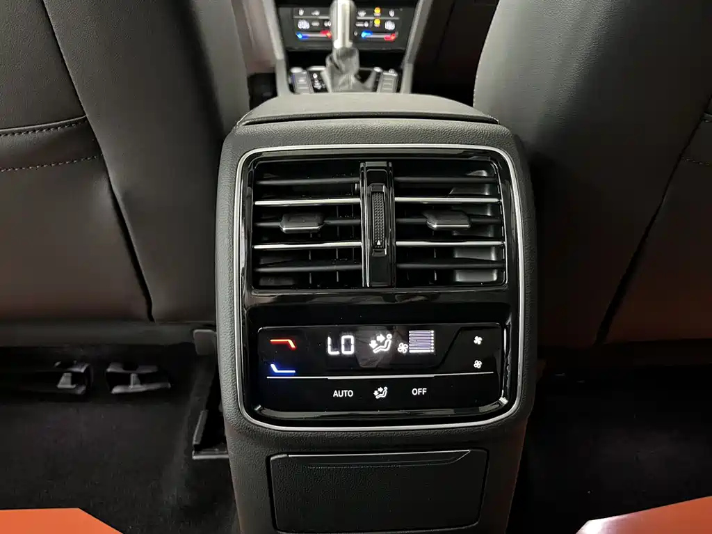 VOLKSWAGEN MAGOTAN 2023