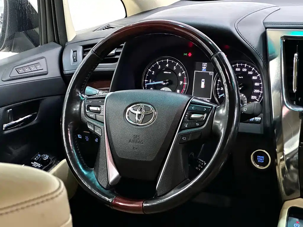 TOYOTA ALPHARD 2017