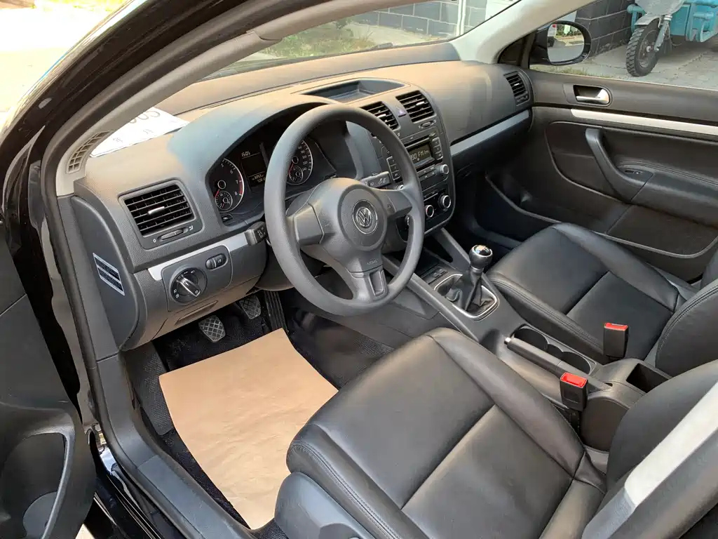 VOLKSWAGEN SAGITAR 2011