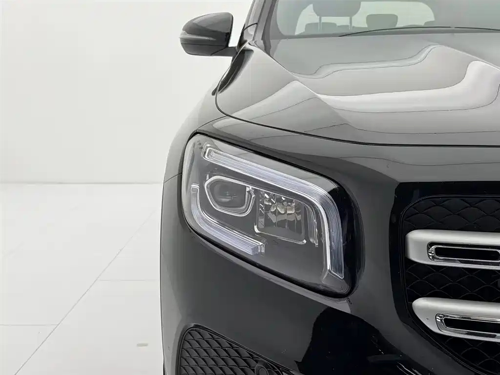 MERCEDES BENZ GLB 2023