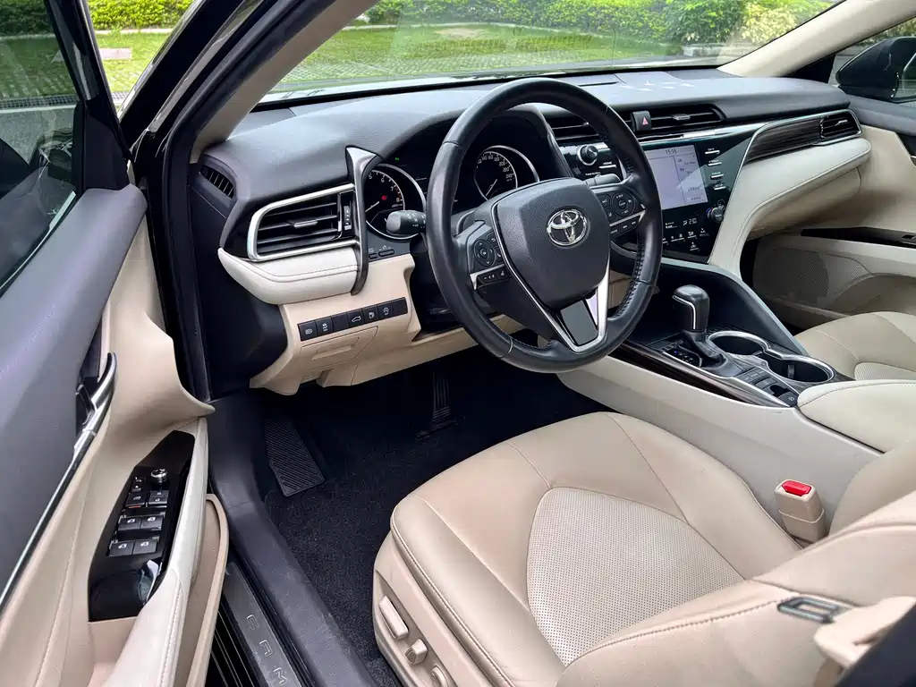 TOYOTA CAMRY 2018