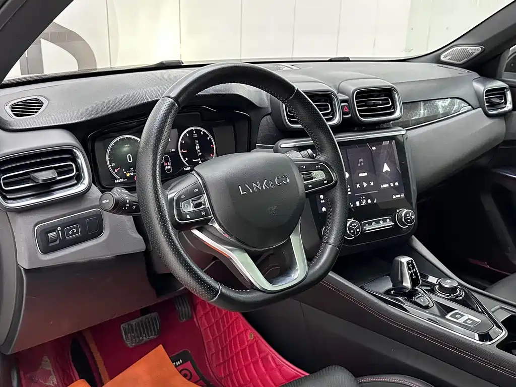 LYNK&CO 03 2020