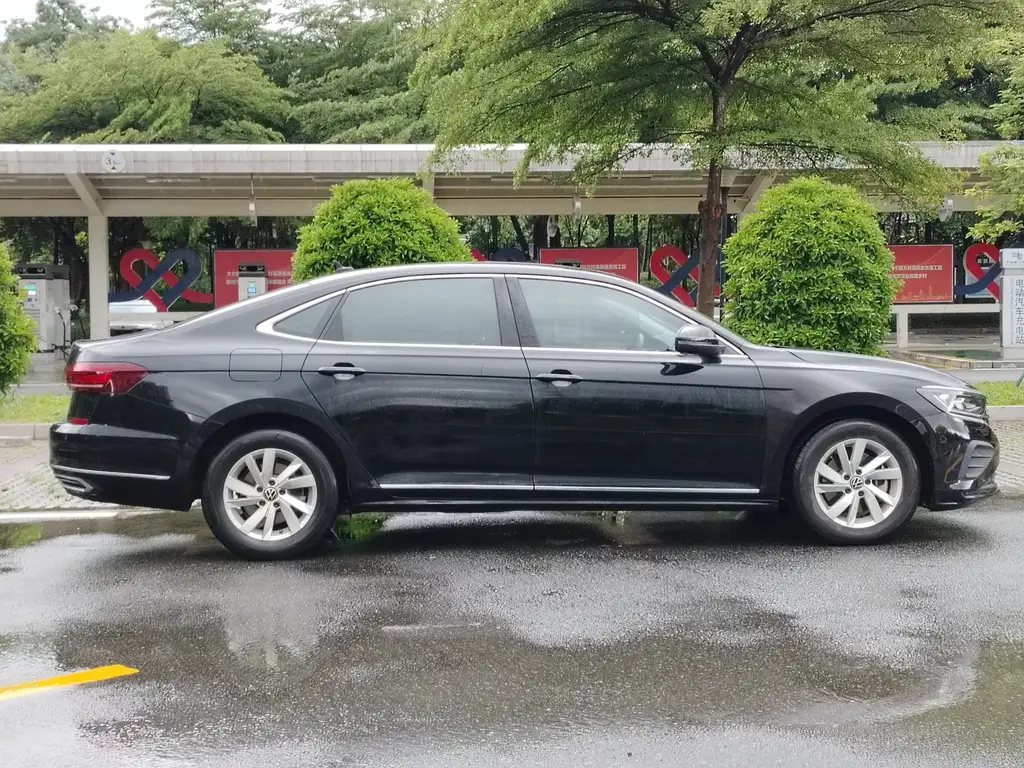 VOLKSWAGEN PASSAT 2022