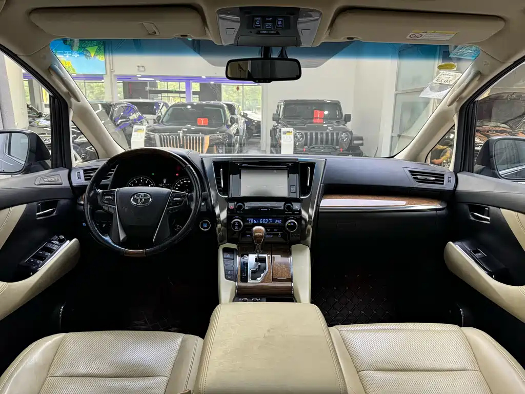 TOYOTA ALPHARD 2017