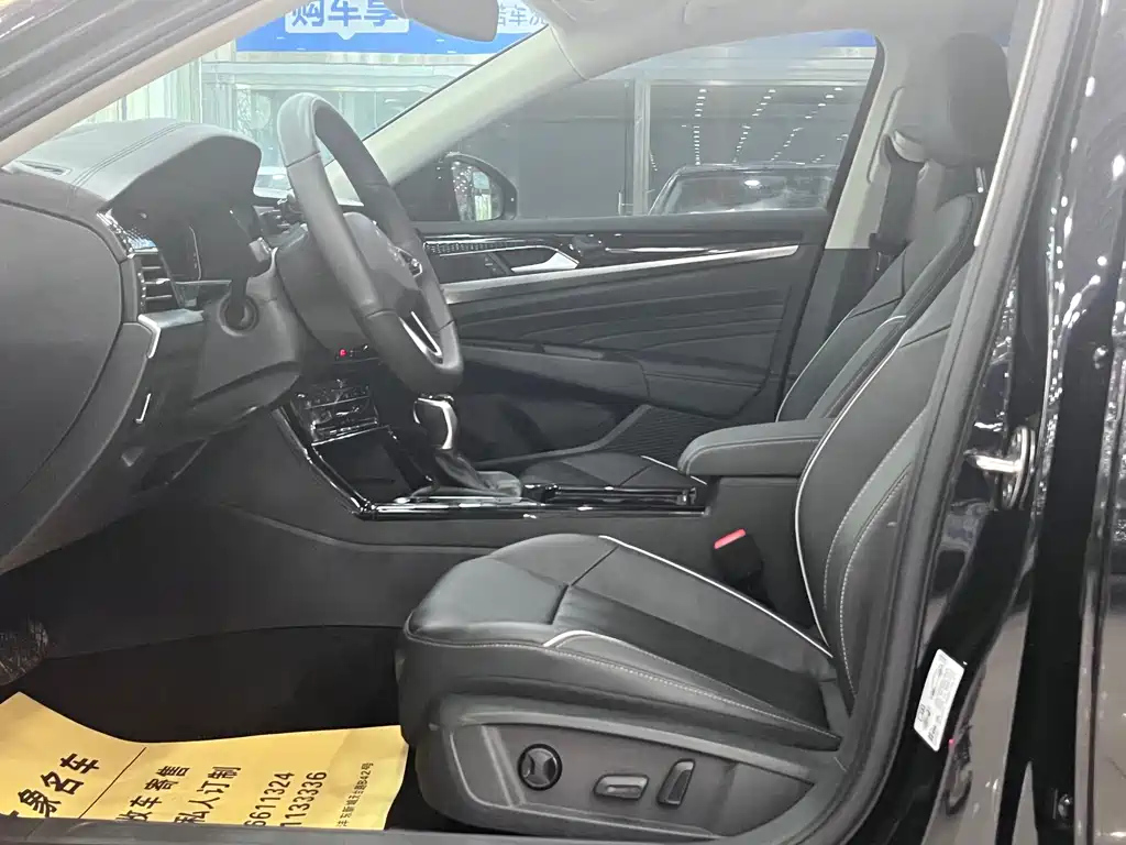 VOLKSWAGEN PASSAT 2023