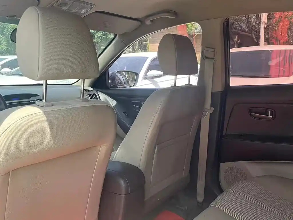 HYUNDAI CELESTA 2012