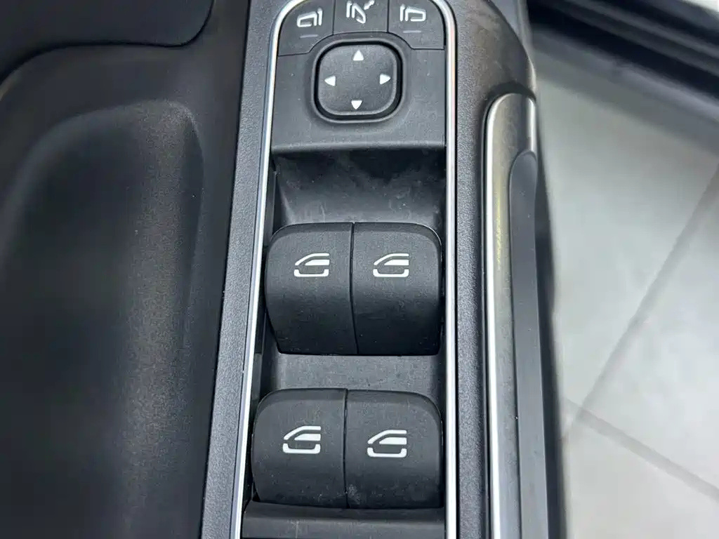 MERCEDES BENZ EQB 2023
