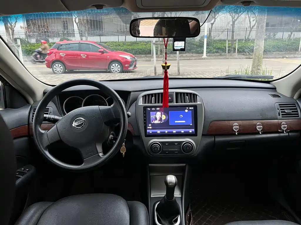 NISSAN SYLPHY 2018