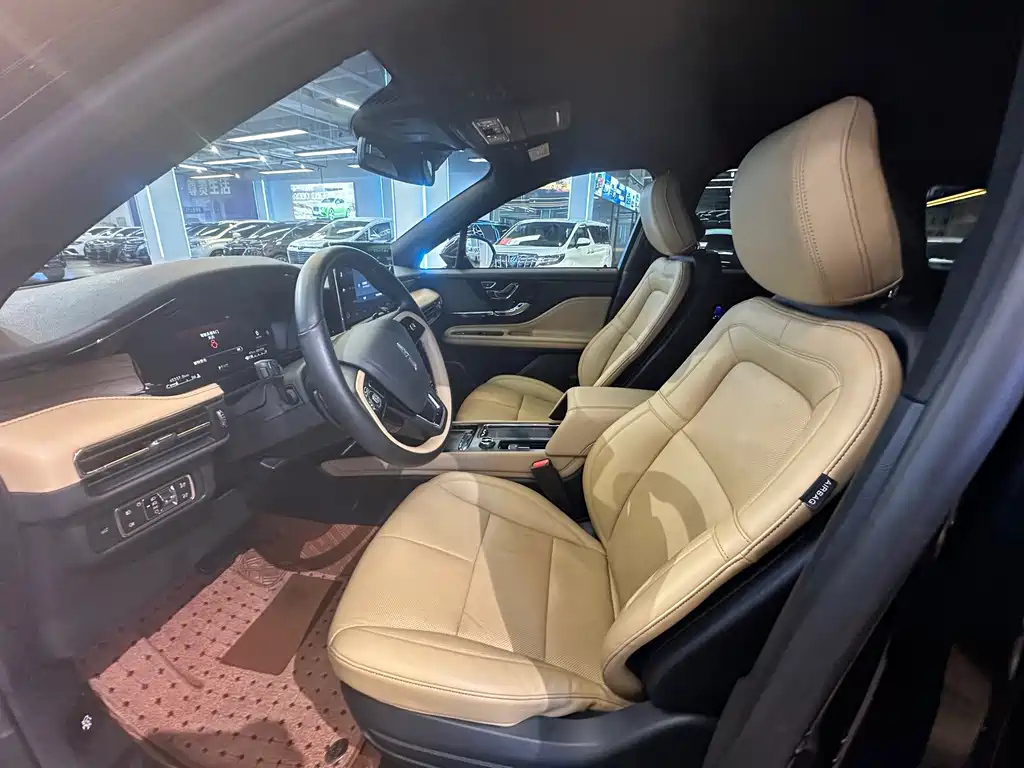 LINCOLN ADVENTURER 2021