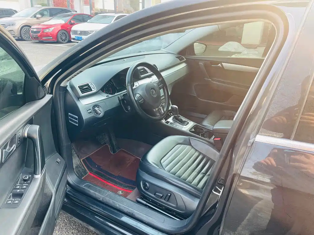VOLKSWAGEN MAGOTAN 2015