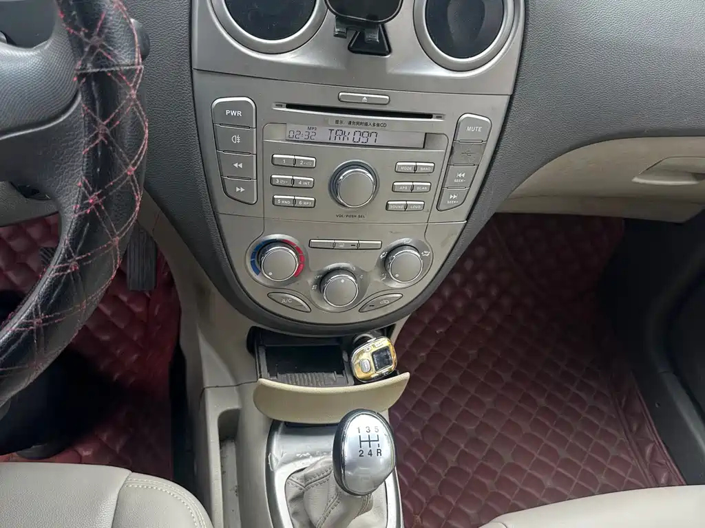 JAC REFINE M2 2012