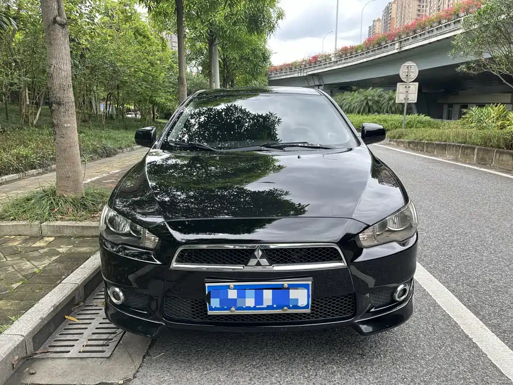 MITSUBISHI LANCER EX 2011