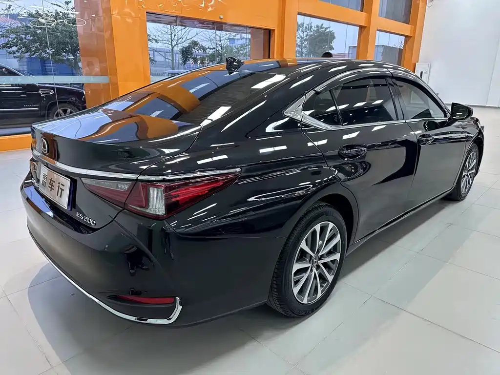LEXUS ES 2022