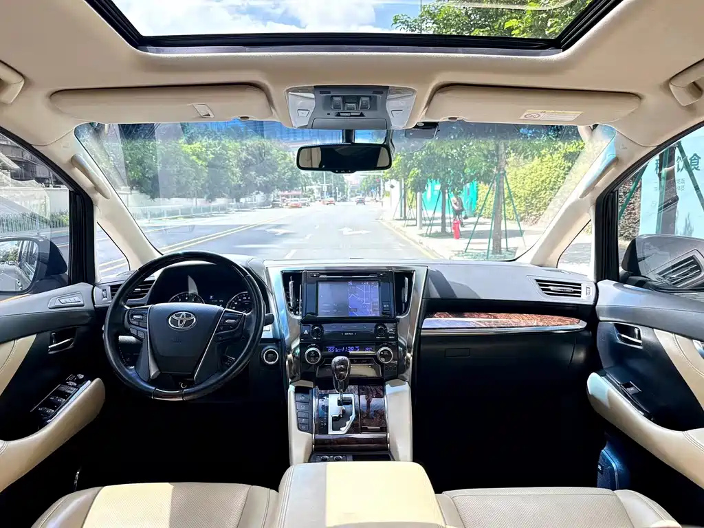 TOYOTA ALPHARD 2018
