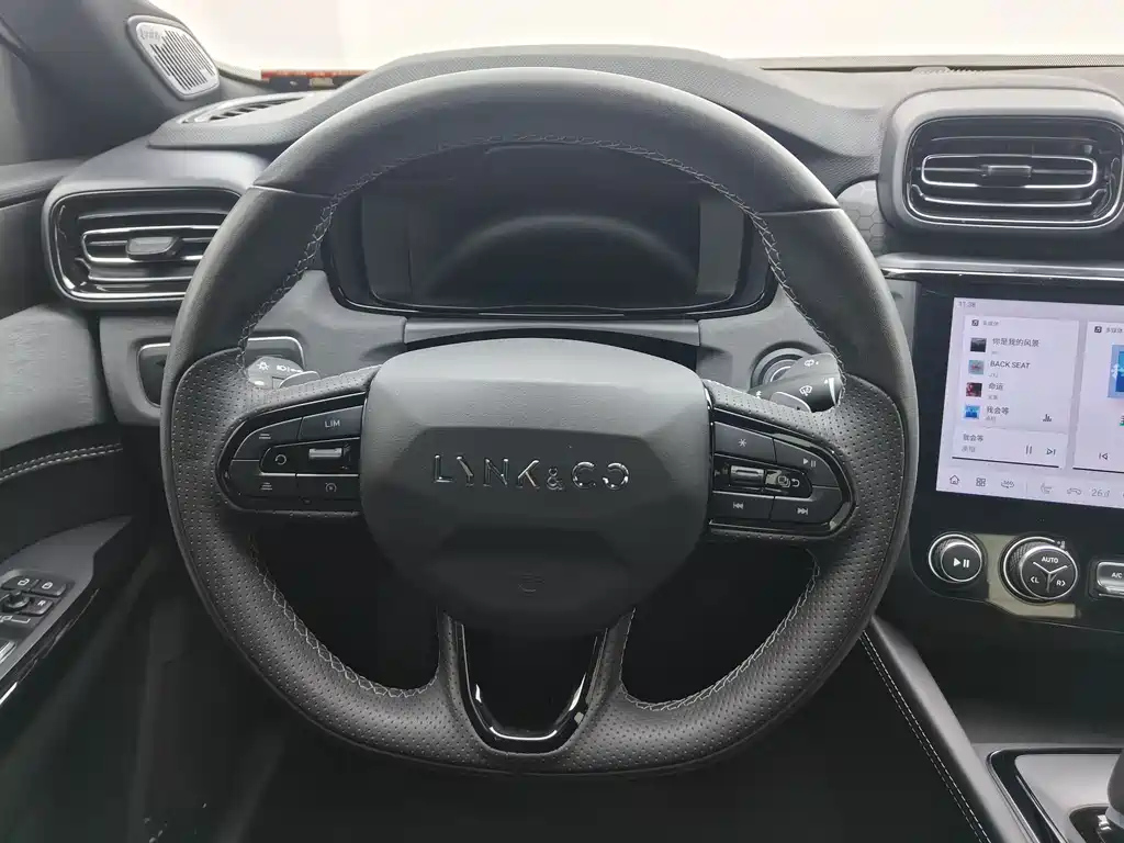 LYNK&CO 03 2022