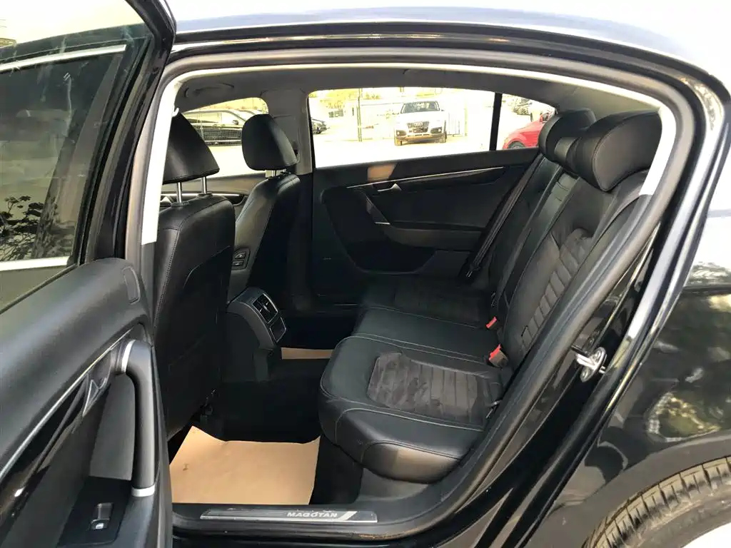 VOLKSWAGEN MAGOTAN 2016