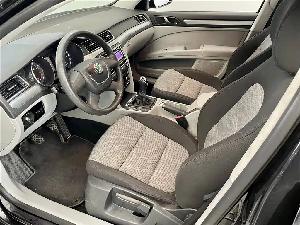 SKODA SUPERB 2010