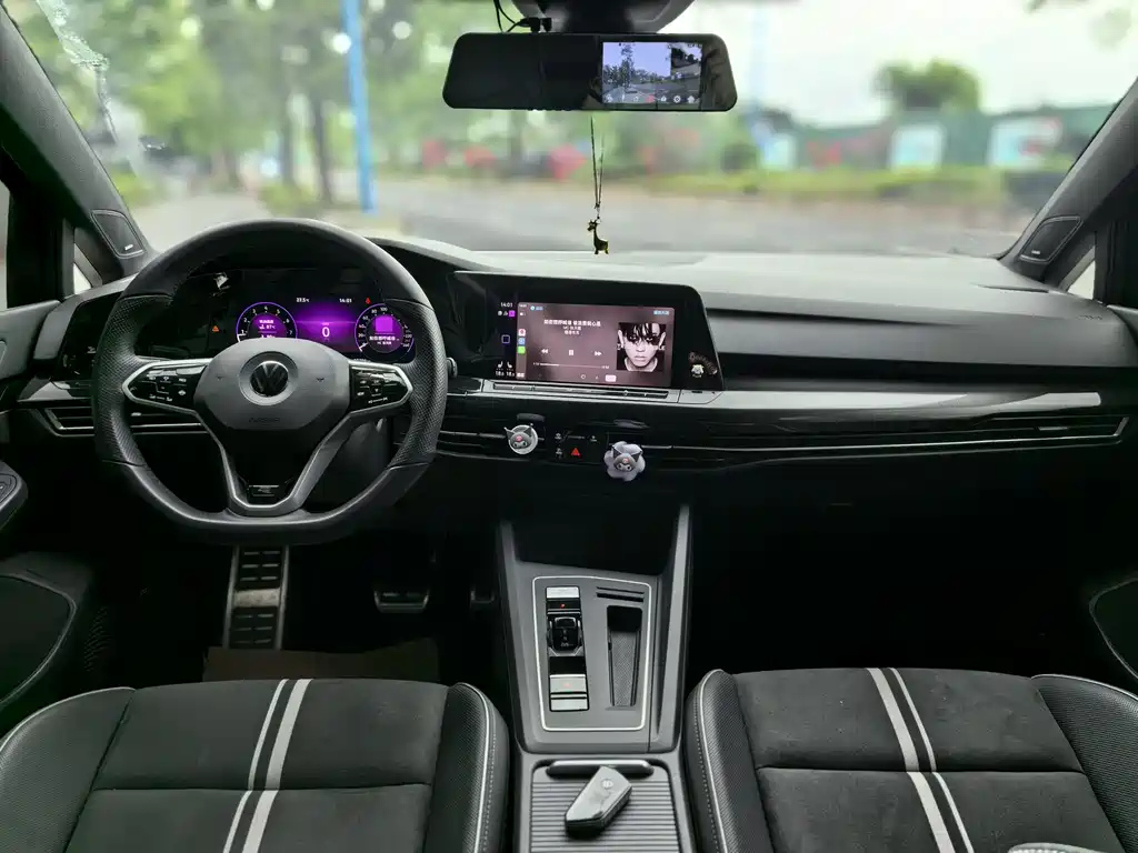 VOLKSWAGEN GOLF 2022