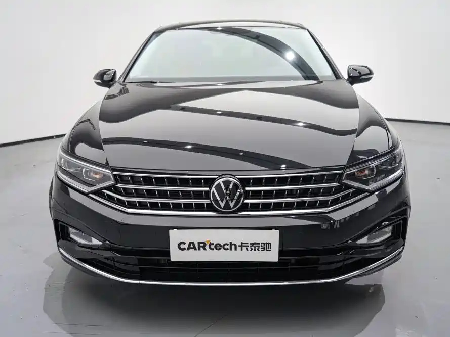 VOLKSWAGEN MAGOTAN 2023