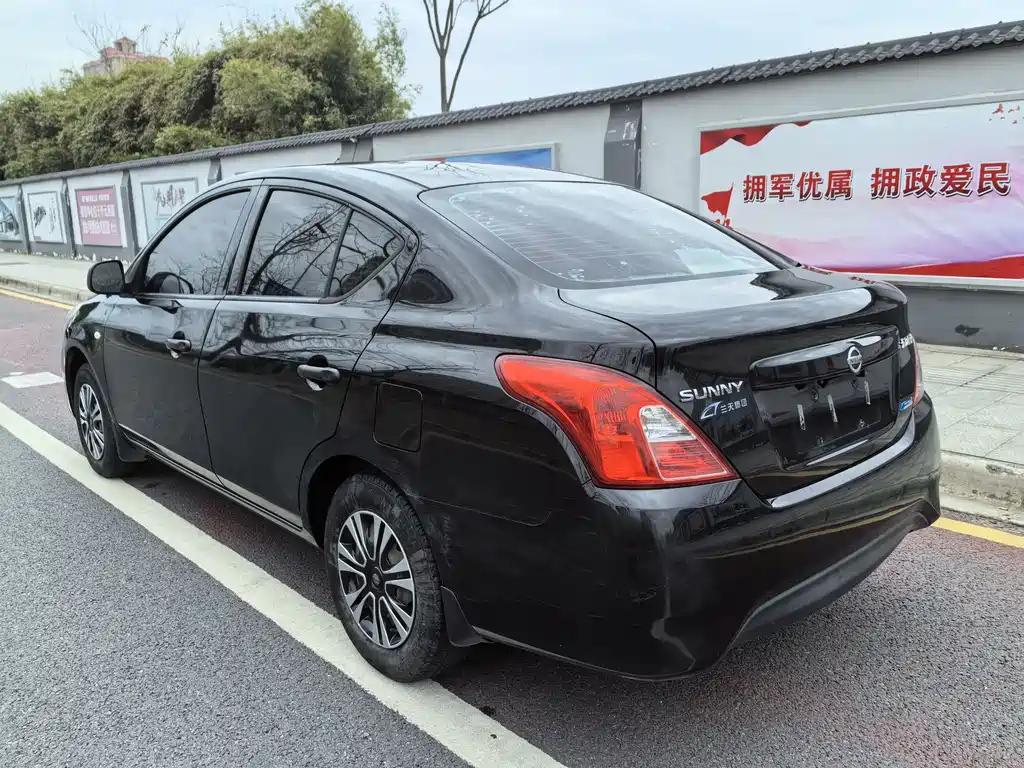 NISSAN SUNNY 2017