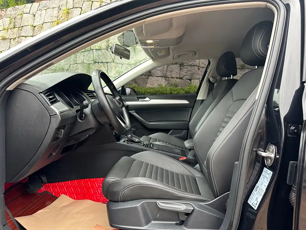 VOLKSWAGEN MAGOTAN 2020