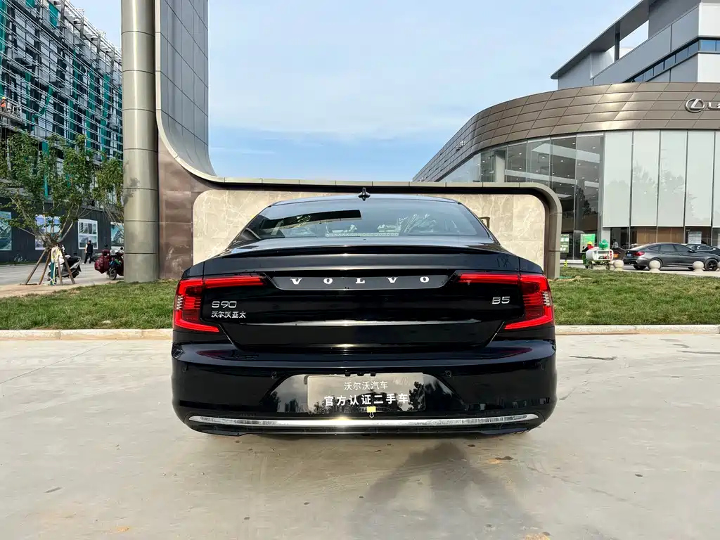 VOLVO S90 2024