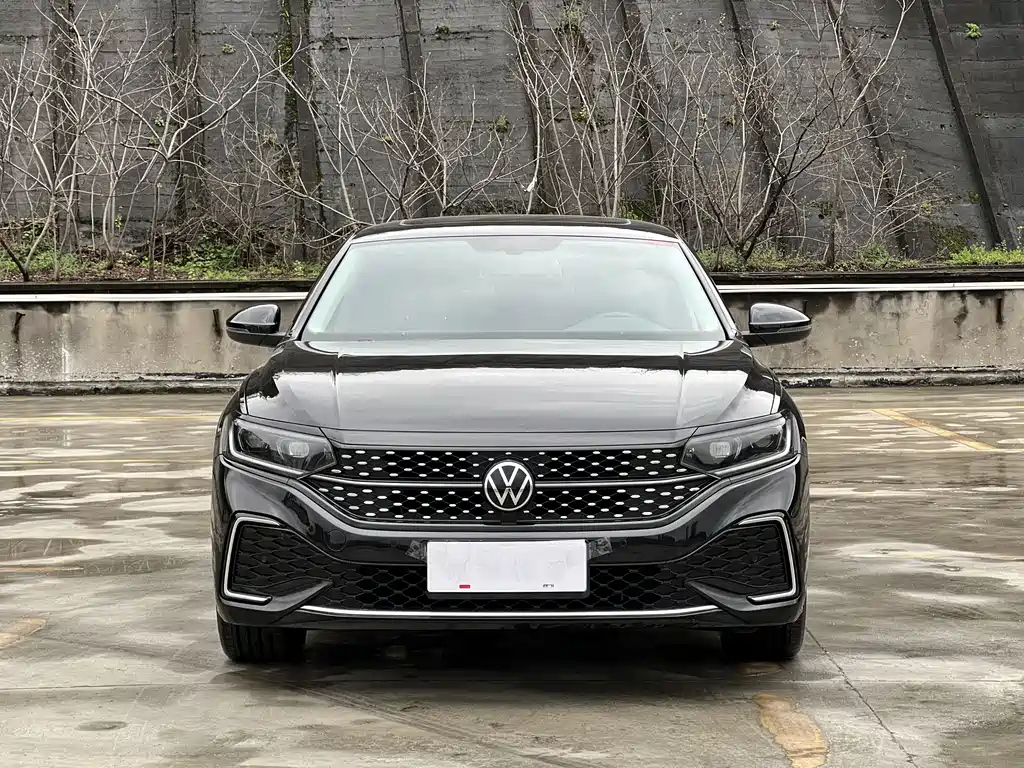 VOLKSWAGEN PASSAT 2022