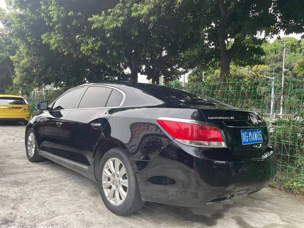 BUICK LACROSSE 2011