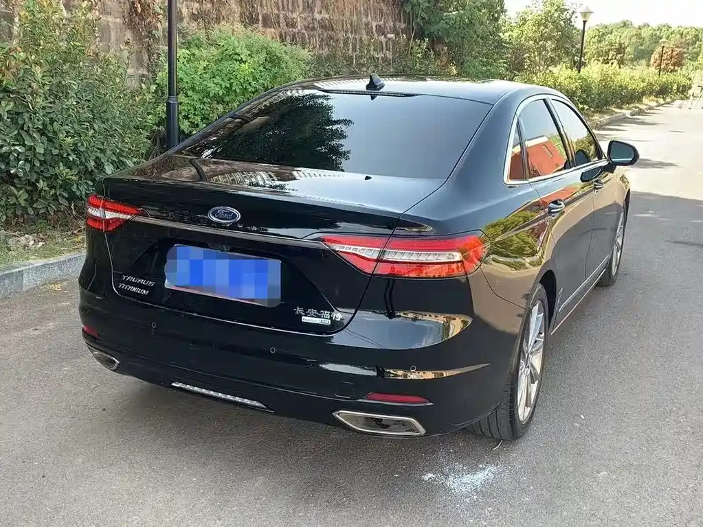 FORD TAURUS 2022