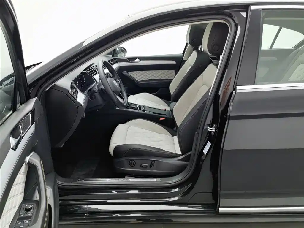 VOLKSWAGEN MAGOTAN 2023