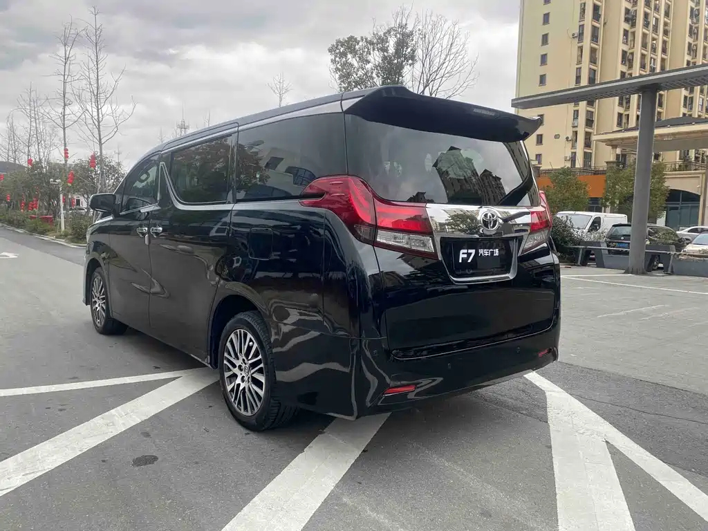 TOYOTA ALPHARD 2018