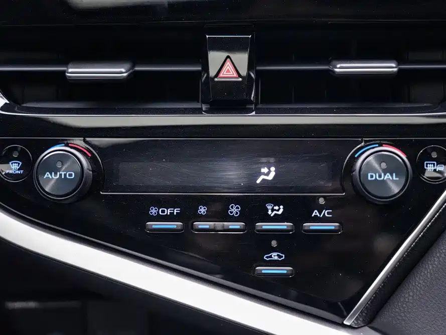 TOYOTA CAMRY 2023