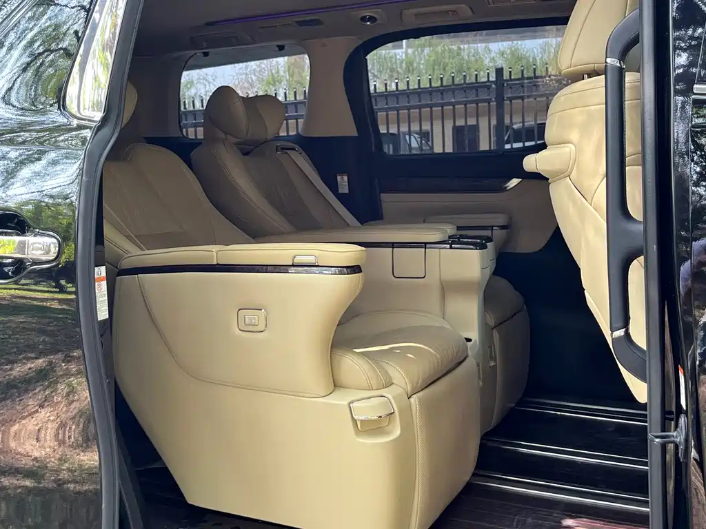 TOYOTA ALPHARD 2019