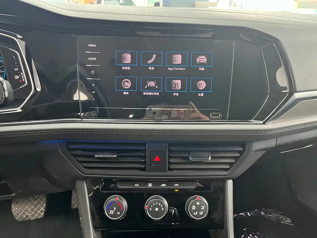 VOLKSWAGEN SAGITAR 2022