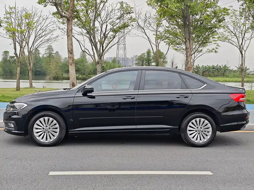 VOLKSWAGEN LAVIDA 2020